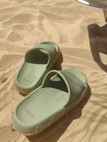 Customer photo review of HappyFlops