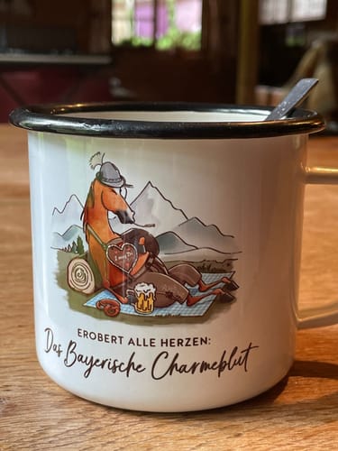 Customer photo review of Emaille-Tasse "Bayerisches Charmeblut"