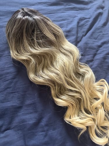 Customer photo review of פאה עם שיער אומברה בלונדיני גלי