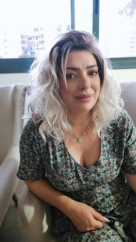 Customer photo review of פאה עם שביל לצד אומברה בלונד סילבר קצר