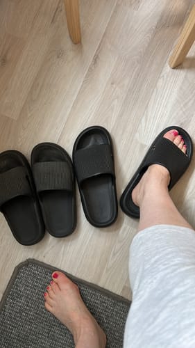 Customer photo review of HappyFlops