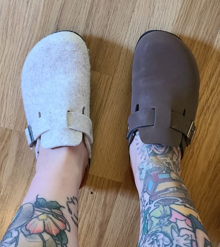 Customer photo review of Taro Footbed Slippers
