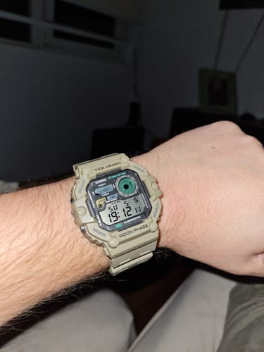 Reseña con foto de un cliente sobre Reloj Casio Vintage WS-1700H-5AV Tide Graph Moonphase