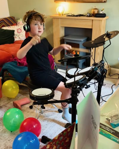 Customer photo review of Donner DED-80 Electronic Drum Kit For Beginners with Headphones/Drum Throne