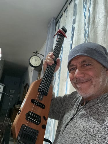 Customer photo review of Donner HUSH-X Chitarra elettrica Chitarra da viaggio ultraleggera