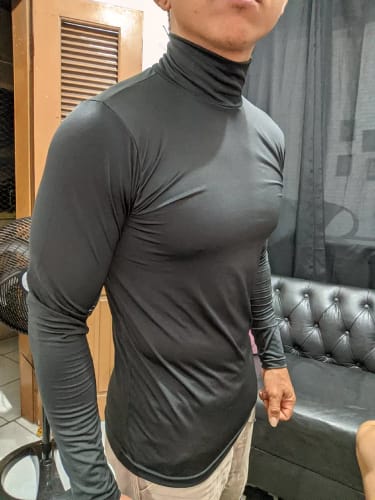 Customer photo review of Camisa Gola Alta Proteção Solar 50+