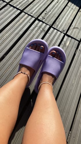 Customer photo review of HappyFlops