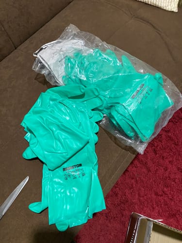 Customer photo review of Guante de Seguridad Resistor Nitrilo Flocado Verde
