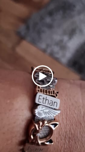 Customer video review of Mesh charm name rosé gold