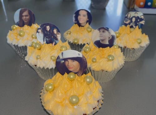 Customer photo review of 30 x 3.8 cm Small Cupcake Custom Edible Icing Images