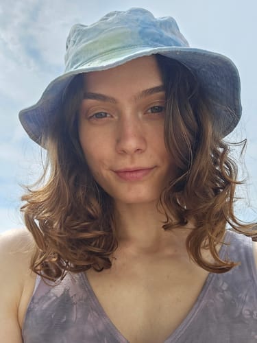 Customer photo review of Bucket Hat 'Iridescence'