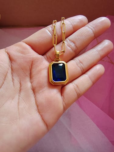 Customer photo review of Collar Cuadro Crystal