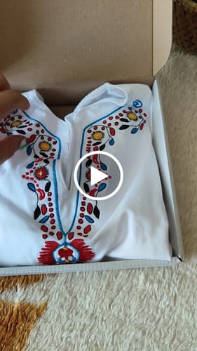 Customer video review of Тениска с V-деколте "Плодородие"