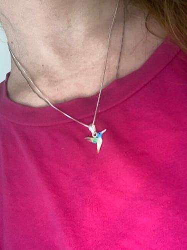 Customer photo review of Collar y Aretes Colibrí Violeta