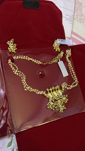Customer photo review of VRISHANK NECKLACE SET