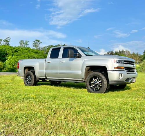 Customer photo review of 2014-2019 Chevrolet Silverado / GMC Sierra 1500 Ladder / Traction Bars