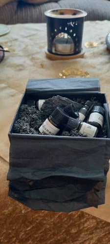 Customer photo review of Mini Parfum Coffret | 5 Scents 2ml Vials