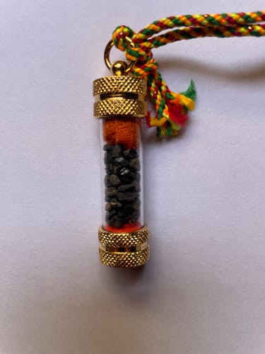 Customer photo review of Amulette Thai contre le mauvais temps - Vénérable Phrakru Sangharaj Uthaï.