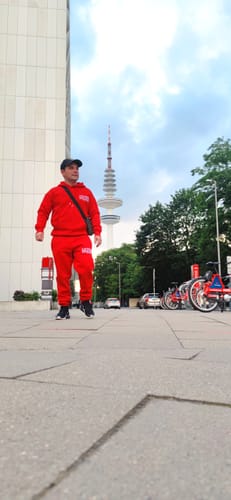 Customer photo review of Lifestyle Herren Hoodie rot mit Stickerei by SAEBIS®