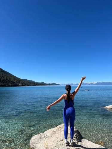 Customer photo review of The V Legging / Glacier