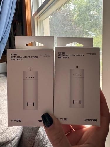 Customer photo review of HYBE OFFICIAL LIGHT STICK BATTERY