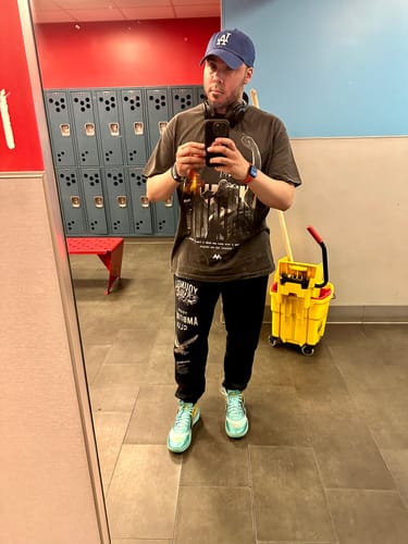 Customer photo review of VICTORY - VINTAGE TEE