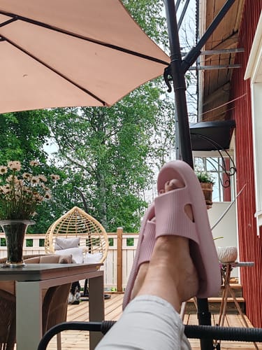 Customer photo review of HappyFlops