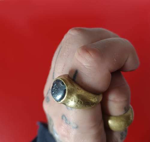 Customer photo review of Bague ancienne en alliage de Lohid avec cabochon de Lek Laï - Très Vénérable LP See.