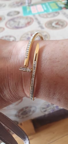 Customer photo review of Irma Gold Diamond Nail Bracelet