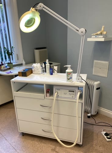 Customer photo review of ActiveShop Y-200 White Podiatry Assistant