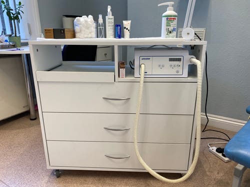 Customer photo review of ActiveShop Y-200 White Podiatry Assistant