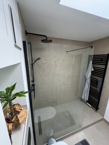 Customer photo review of SONNI Begehbare Dusche Duschabtrennung Duschwand 10mm Schwarz Duschabtrennung Duschkabine Nano ESG 80-140cm