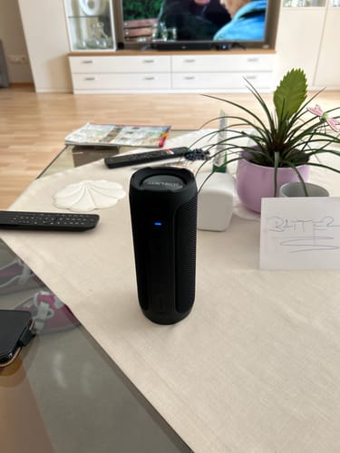 Customer photo review of Bluetooth Lautsprecher / Kraftvoller Stereo Sound / IPX7 Wasserdicht / Freisprechfunktion / Optionales LED Licht / 20H Akkulaufzeit