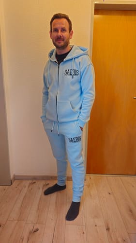 Customer photo review of Lifestyle Herren Jogginghose babyblau mit Stickerei by SAEBIS®