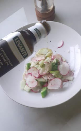 Customer photo review of Levante Black Truffle Extra Virgin Olive Oil 250ml (BBE: 16/03/24)