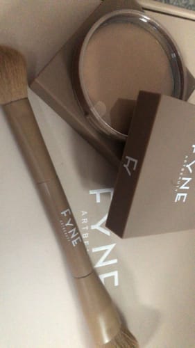 Customer photo review of SNATCH & SCULPT BRONZING BRUSH