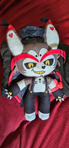Customer photo review of Husk Hazbin Hotel Plüschtier Husk Kuscheltier