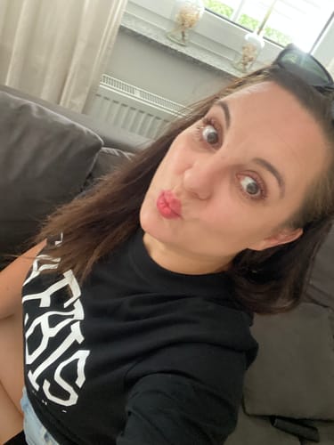 Customer photo review of Lifestyle Damen Oversized T-Shirt schwarz by SAEBIS®