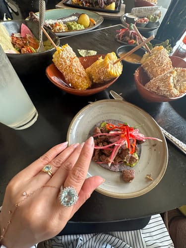 Customer photo review of VINTAGE 14K YELLOW GOLD BLUE TOPAZ HAMMERED FINISH RING 6