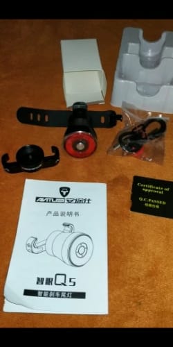 Customer photo review of NEW - Feu arrière pour Vélo avec Détecteur de freinage Brakey™ - 25,99€ - NEW