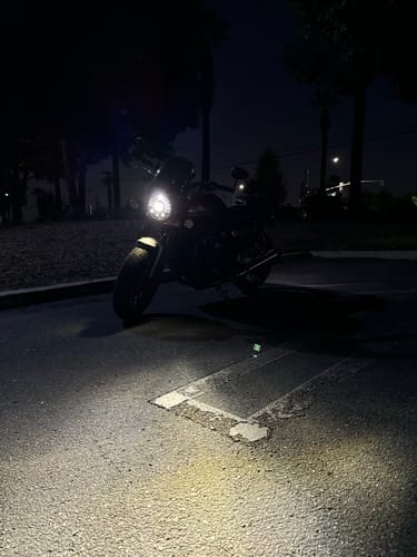 Customer photo review of Brogue Moto Triumph Modern Classic JW Speaker 7" LED Headlight Kit - 2016+ Thruxton - Scrambler - Bonneville T100 - T120 - Speed Twin - Street Twin