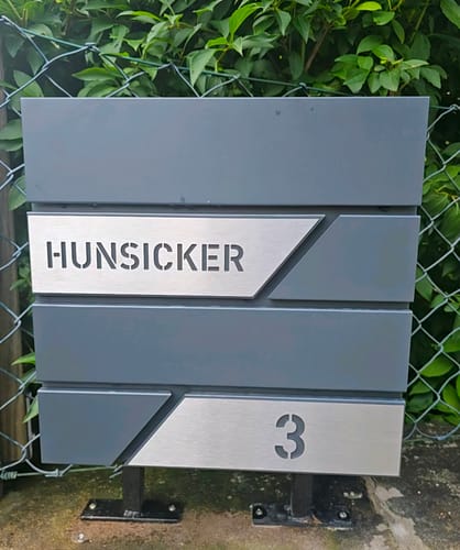 Customer photo review of AlbersDesign Briefkasten B1 anthrazit (RAL7016) personalisiert mit Edelstahl-Schildern
