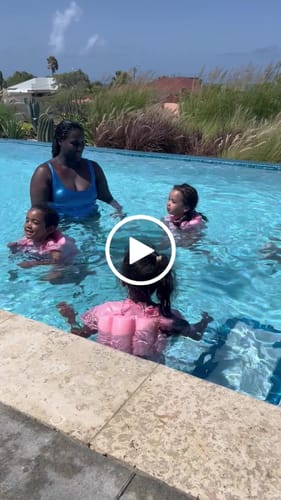 Customer video review of The Floatee with UV Protection (6 months - 8 years)