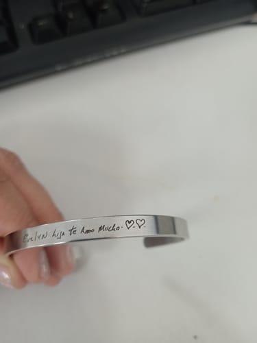 Customer photo review of Brazalete Rígido Personalizado