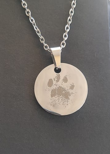 Customer photo review of Collier médaille personnalisée gravure photo animal en acier inoxydable