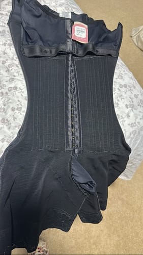 Customer photo review of Faja Sara 7001 plus size en los gluteos y zipper en la zona intima