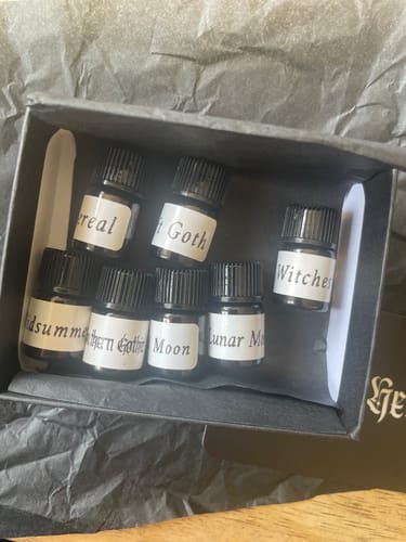 Customer photo review of The Mini Otherworldly Collection | 7 Scents 2.5ml Vials + Discount code