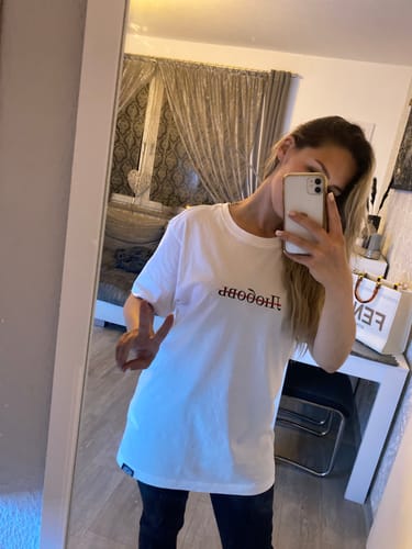 Customer photo review of (No) Love Damen Oversized T-Shirt weiß by SAEBIS®
