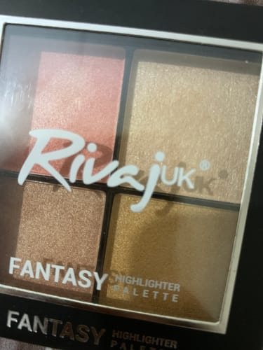 Customer photo review of Fantasy Highlighter Palette