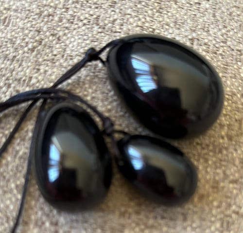Customer photo review of YONI Eier Set OBSIDIAN